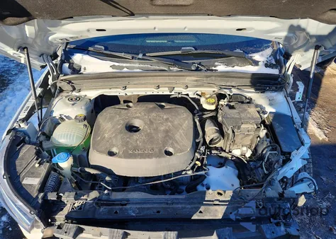 2021 Volvo Xc40 T5 R-Design z USA, uszkodzony, nr VIN YV4162UM3M2482109